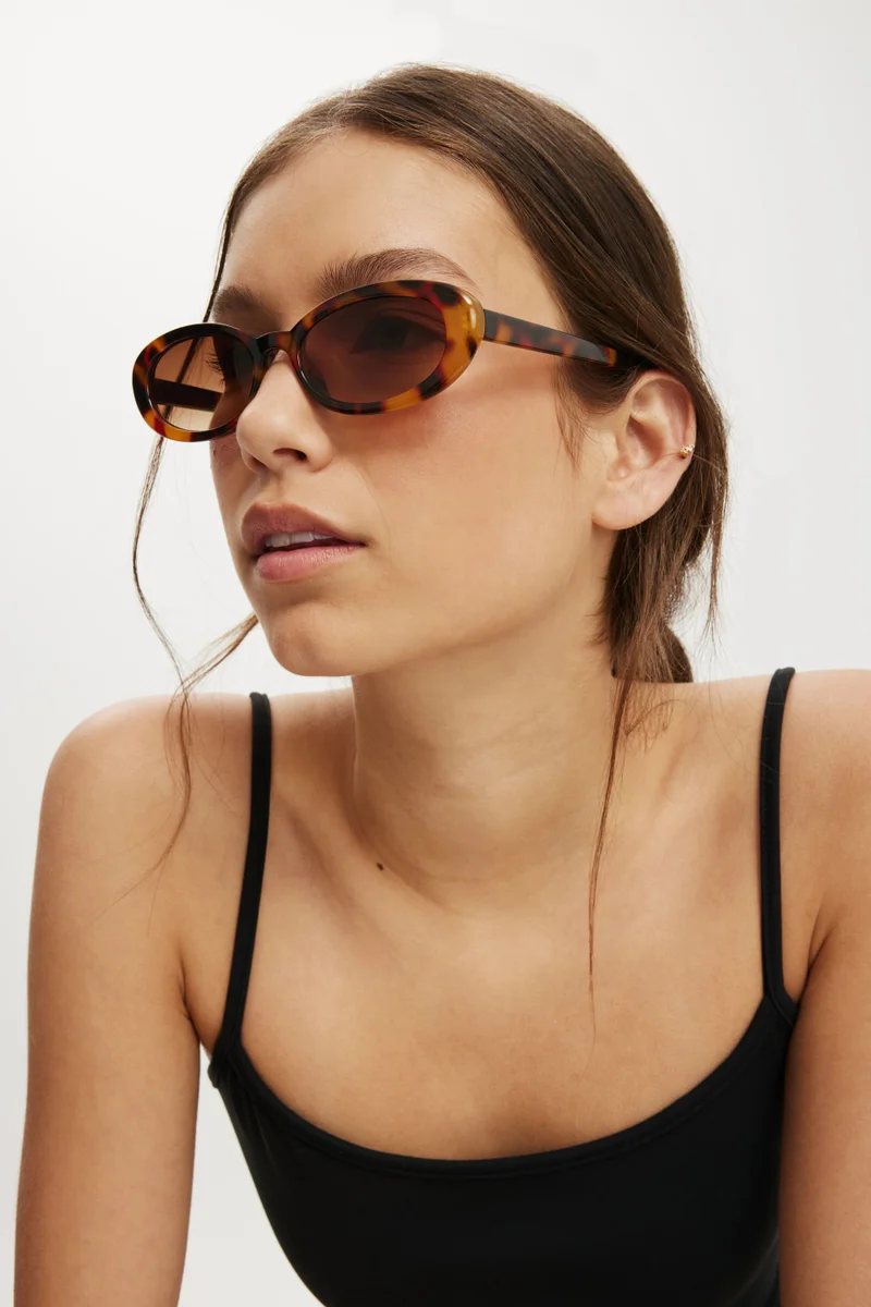 روبي Ophelia Oval Sunglasses